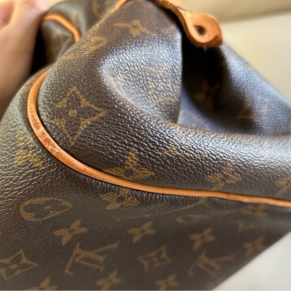 Authentic Louis Vuitton Montorgueil GM - Picture 11 of 15